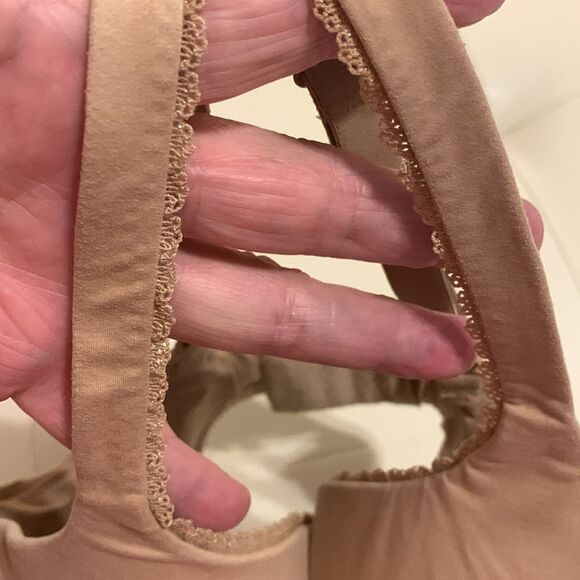 Victoria's Secret 38D Body by Victoria lined perfect coverage w/underwire AS IS - Picture 4 of 8